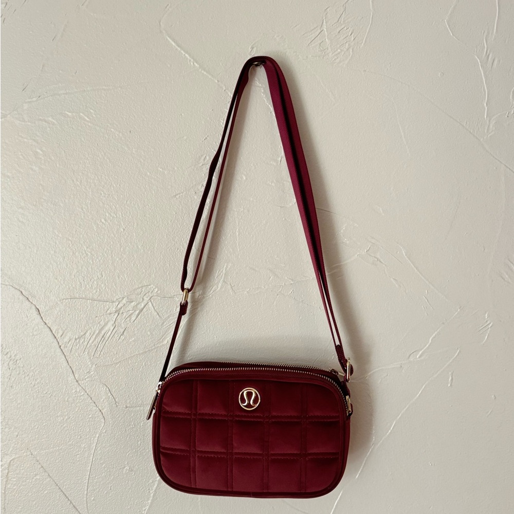 Lululemon Crossbody Camera Bag 2L *Quilted Velour